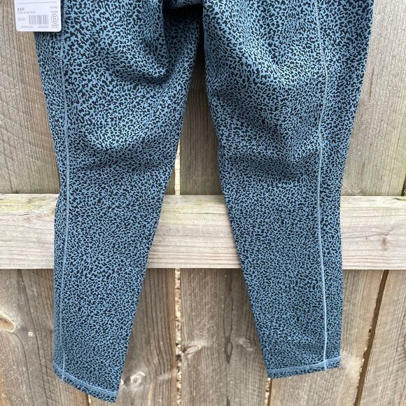 Athleta Salutation Stash II Textured Tight Womens Active Leggings XSP Petite NWT - Picture 10 of 10